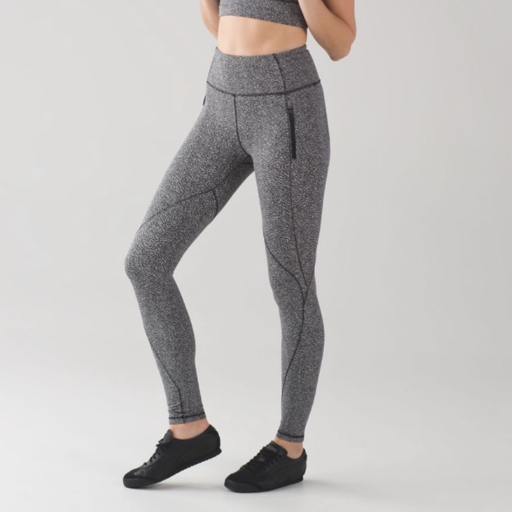Lululemon Run It Out Tight Power Luxtreme Ripple Jacquard Black White Size 6